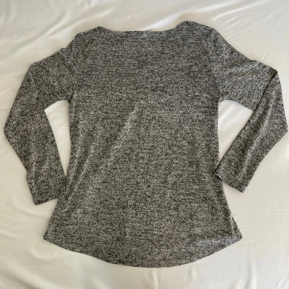 Maurice’s Marbled Black & White Gray V-Neck Rounded Hem Super Soft Sweater - Picture 2 of 8